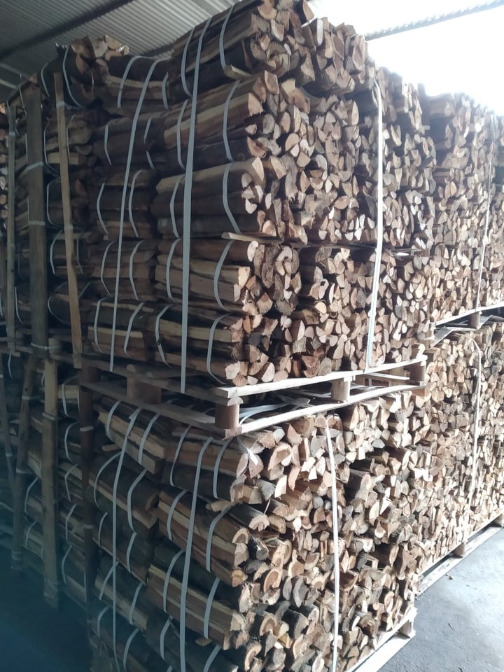 ベトナム産アカシア材の薪